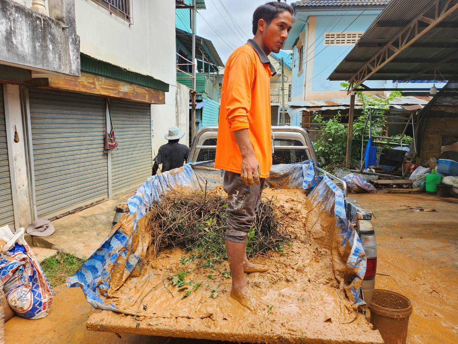 ฝนตกหนักในเชียงรายทำให้เกิดโคลนถล่มที่แม่สาย