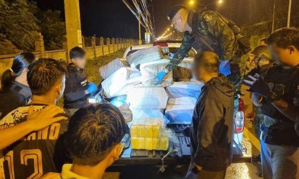 ตำรวจปราบปรามยาเสพติดเชียงราย รวบรถกระบะบรรทุกยาบ้า 6 ล้านเม็ด ที่จุดพักรถ