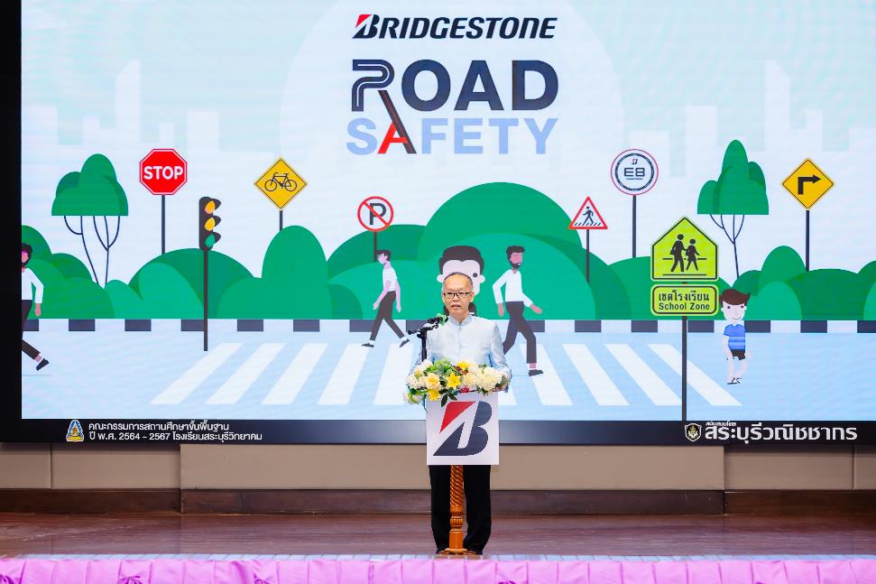 A person standing at a podium Description automatically generated
