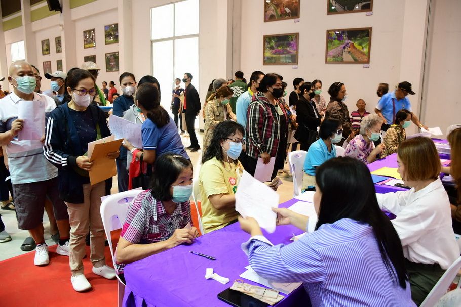 ค่าบริการล้างโคลน 10,000 บาท,

เชียงราย