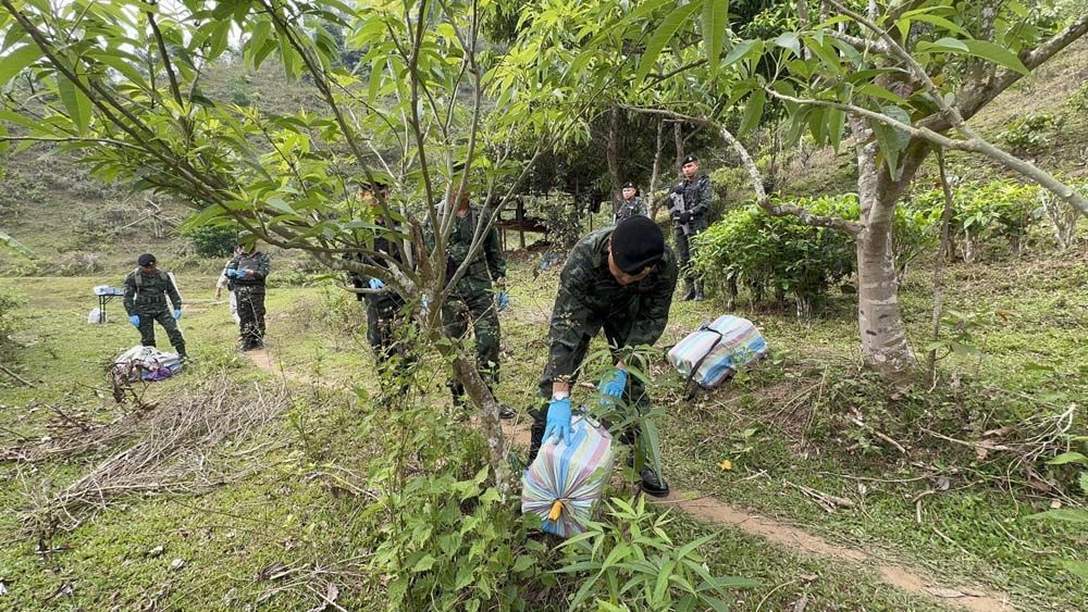https://www.chiangraitimes.com/chiangrai-news/chiang-rai-soldiers-clash-with-drug-runners-1-2-million-meth-pills-seized/