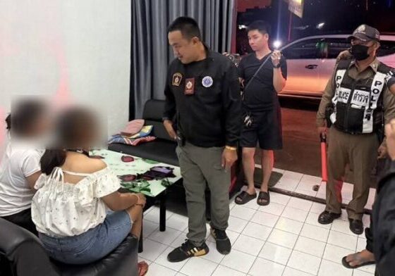 ตำรวจเชียงราย บุกค้นร้านคาราโอเกะแม่จัน เจอสาว 15 ปี รับจ้างดื่มเหล้า