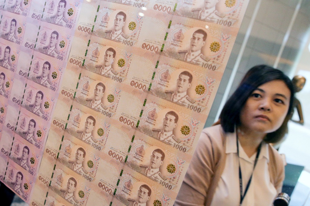 ไทยลดขนาดกู้เงินรัฐรับวิกฤตเศรษฐกิจ กังวลเพดานหนี้สาธารณะ