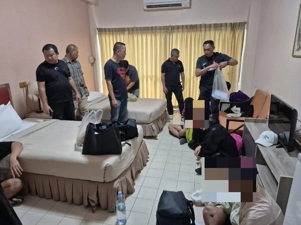 ตำรวจไซเบอร์ภาค 5 จับกุมผู้ต้องสงสัยในคดีออนไลน์ ซึ่งถูกจ้างให้เปิดบัญชีธนาคารปลอมและถอนเงินสด