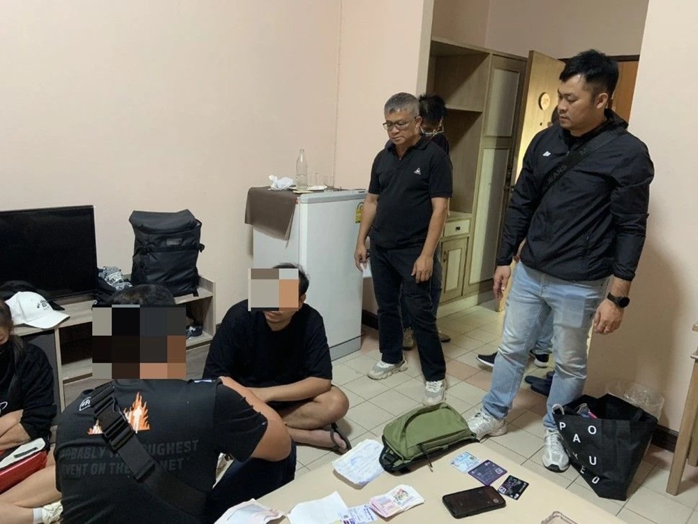 ตำรวจไซเบอร์ภาค 5 จับกุมผู้ต้องสงสัยในคดีออนไลน์ ซึ่งถูกจ้างให้เปิดบัญชีธนาคารปลอมและถอนเงินสด