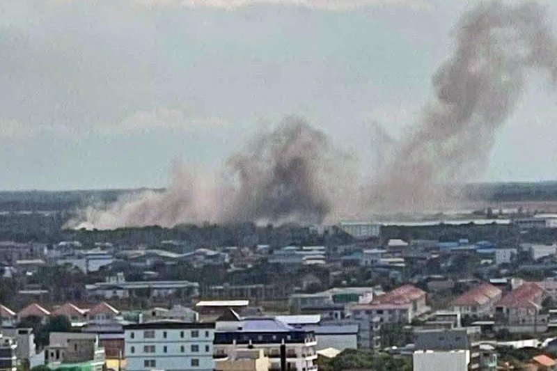 เครื่องบินขับไล่ F-16 ของไทยทิ้งระเบิดฐานยิงจรวดของกองทัพกัมพูชาใกล้เมืองปอยเปต